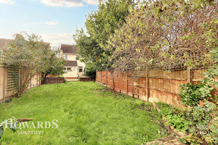 2 Bedroom Semi-Detached House For Sale In Kimberley Road, Lowestoft, NR33