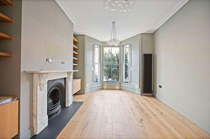 3 Bedroom Property For Sale In Woodstock Road, Finsbury Park, N4