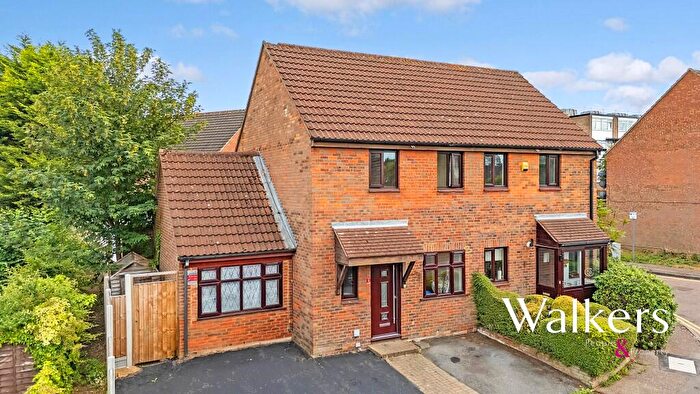 3 Bedroom Semi-Detached House For Sale In Queen Street, Warley, Brentwood, CM14