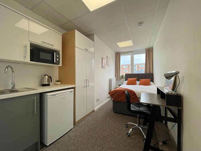Studio To Rent In Wilbury Villas -, S55