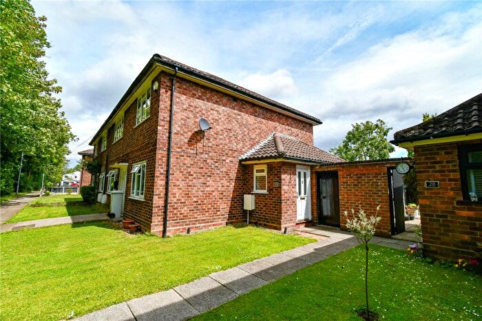 2 Bedroom Flat For Sale In Woodland Walk, Bromborough, Wirral, CH62