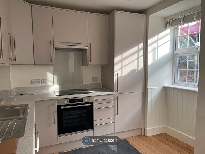 1 Bedroom Flat To Rent In West House, Haslemere, GU27