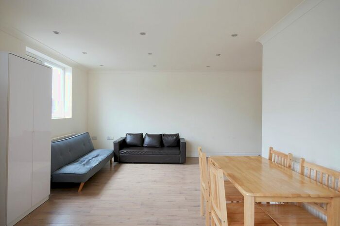 1 Bedroom Flat To Rent In Green Lanes, Palmers Green, N13