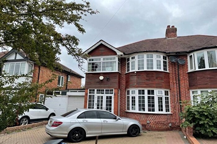 3 Bedroom Semi Detached House For Sale In Winstanley Road, Birmingham, West Midlands, B33