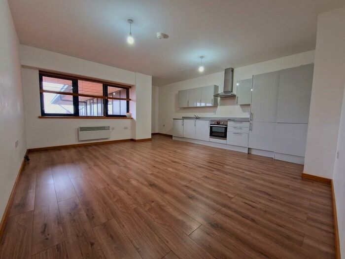 2 Bedroom Apartment To Rent In The Quadrant, SN5