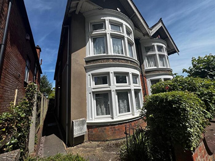 4 Bedroom Semi-Detached House To Rent In Lancaster Road, CV21