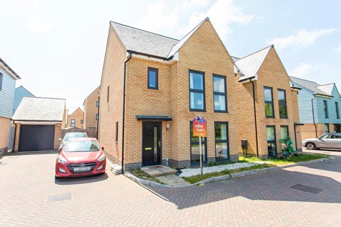 3 Bedroom Detached House For Sale In Breeze Meadow, Faversham, Kent, ME13