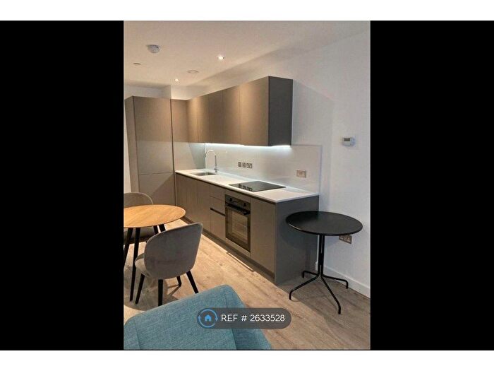 1 Bedroom Flat To Rent In Potters, Salford, M5