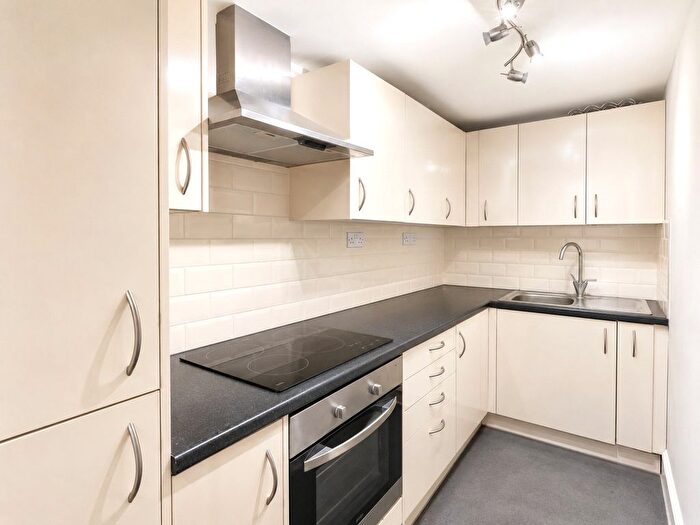 2 Bedroom Flat To Rent In Hampton Park, Bristol, Somerset, BS6