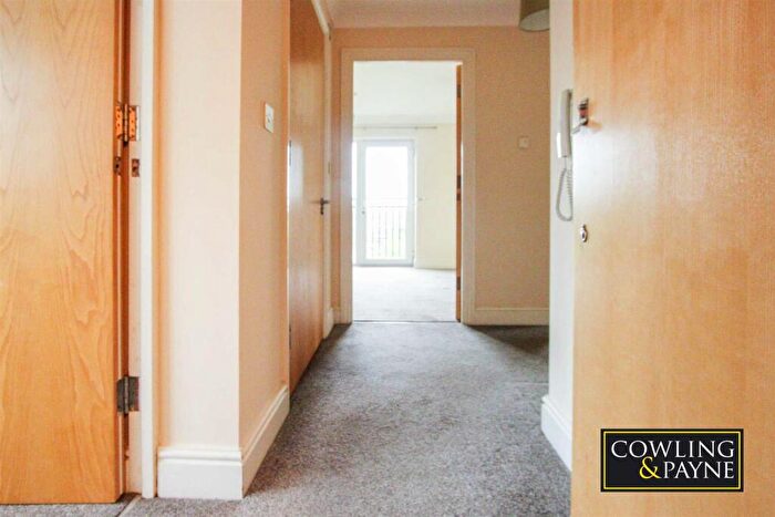 2 Bedroom Apartment To Rent In The Approach, SS6