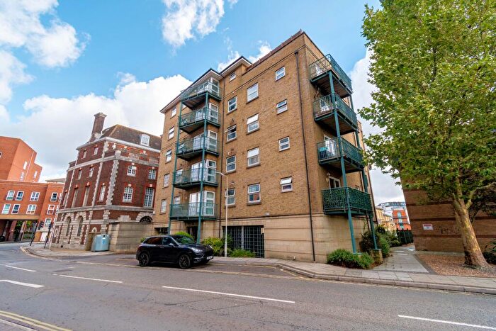 2 Bedroom Flat For Sale In Neptune Way, Southampton, SO14