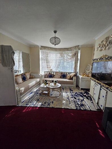 6 Bedroom Semi-Detached House For Sale In Haycroft Gardens, London, NW10