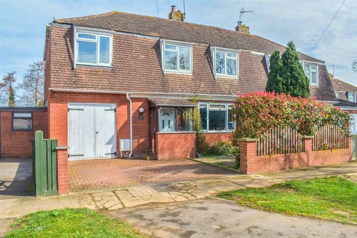 4 Bedroom Semi-Detached House For Sale In Tyning Crescent, Slimbridge, GL2