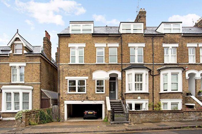 2 Bedroom Flat For Sale In Halford Road, Richmond, TW10