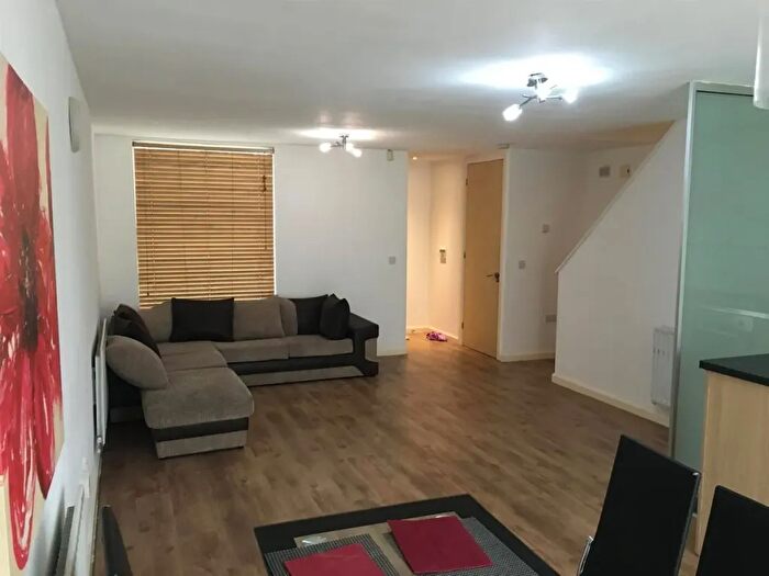 3 Bedroom End Of Terrace House To Rent In Collerne Street, Romford, RM3