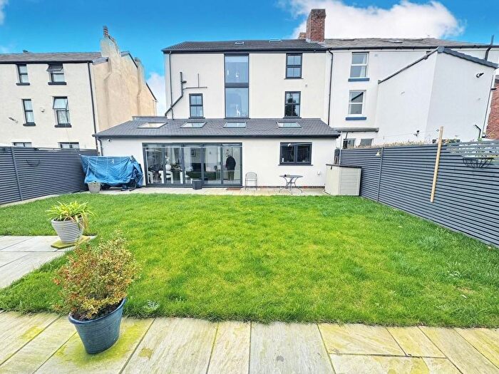 6 Bedroom Semi Detached House For Sale In Staplands Road, Liverpool, L14