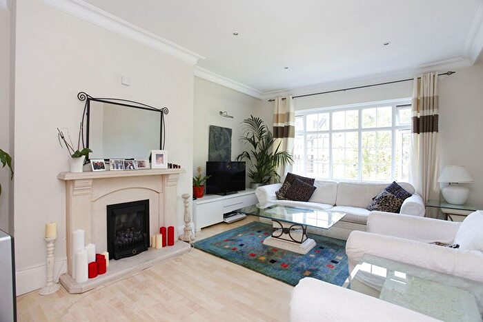 2 Bedroom Flat To Rent In Finchley Road, Child's Hill, London, NW2