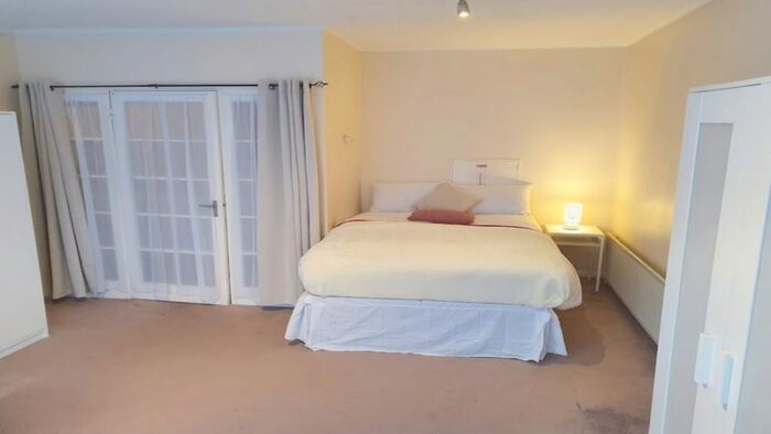 2 Bedroom Flat To Rent In Oak Tree Close, London, W5