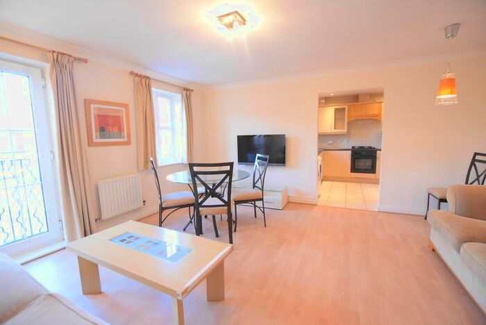 2 Bedroom Flat To Rent In Shillingford Close, Lidbury Square, London, NW7