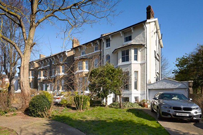 2 Bedroom Flat To Rent In Hervey Road, London, SE3