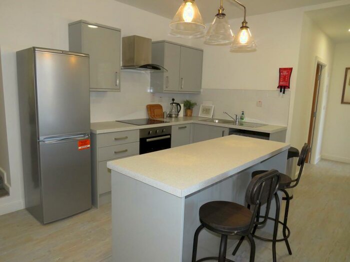 2 Bedroom Apartment To Rent In Balmoral Place, Halifax, HX1