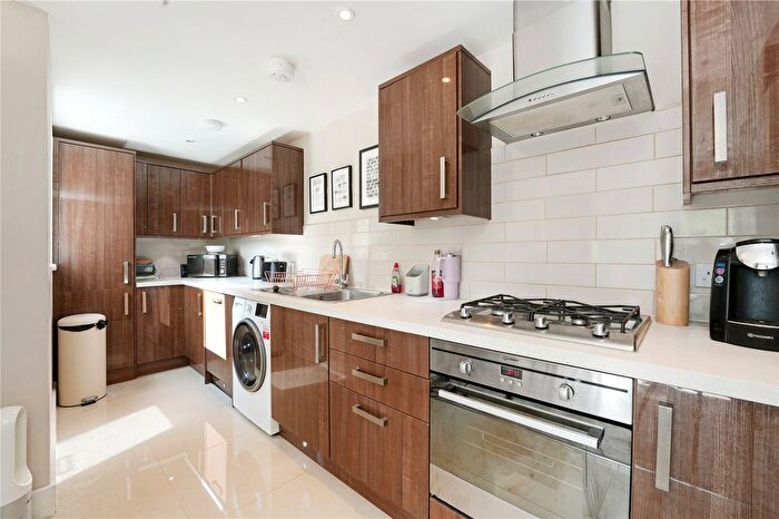 1 Bedroom Flat To Rent In Maple Road, Surbiton, KT6