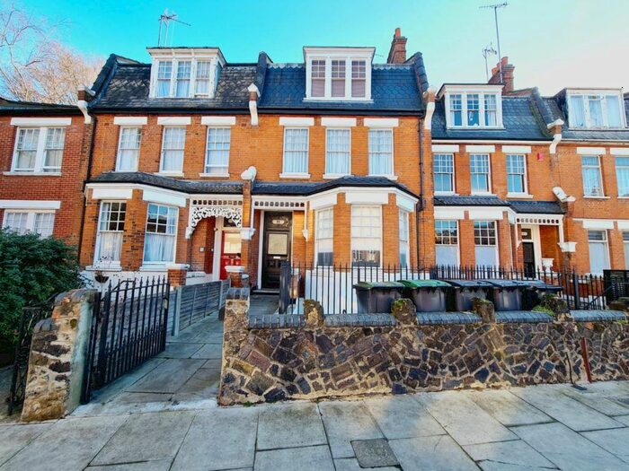 3 Bedroom Flat To Rent In Milton Park, London N6