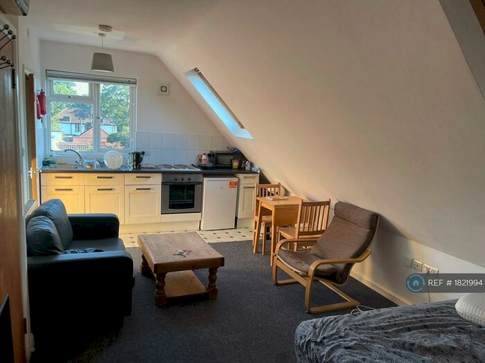 Studio To Rent In Brentmead Place, London, NW11