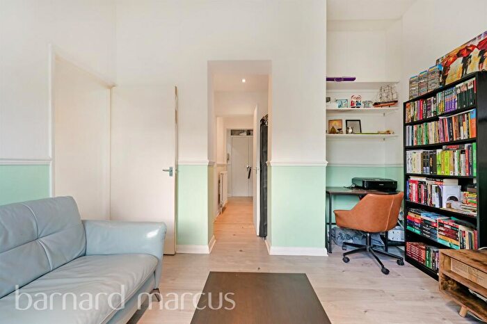 1 Bedroom Flat For Sale In Cedar Road, Sutton, SM2