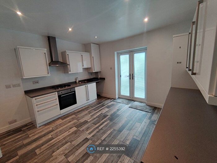 3 Bedroom Terraced House To Rent In Oakwell Lane, Barnsley, S71