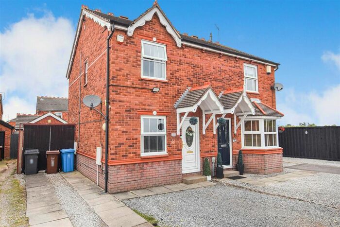 2 Bedroom Semi-Detached House For Sale In Higham Close, Hull, HU8