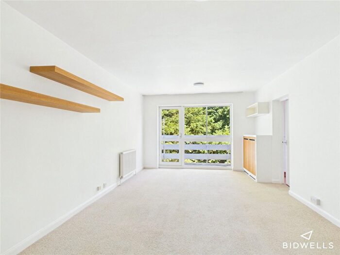 3 Bedroom Flat To Rent In Cunliffe Close, Oxford, Oxfordshire, OX2