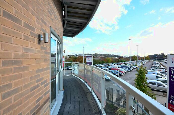 2 Bedroom Flat To Rent In Station View, Guildford, GU1