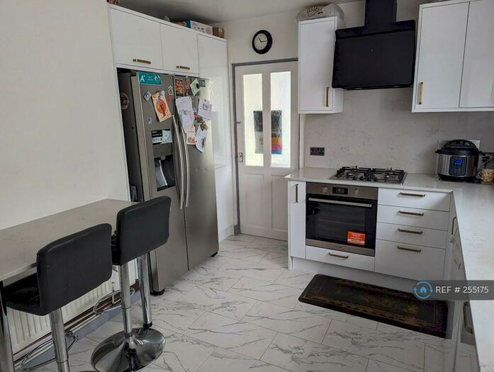 3 Bedroom Semi-Detached House To Rent In Cheam Common Road, Worcester Park, KT4