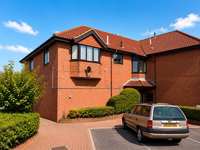 2 Bedroom Apartment For Sale In Kirby Drive, Telscombe Cliffs, Peacehaven, BN10