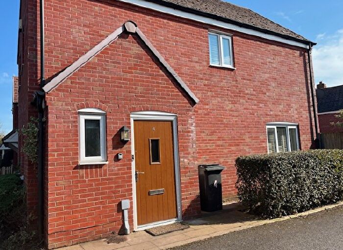 3 Bedroom End Of Terrace House For Sale In Samuel White Close, B78