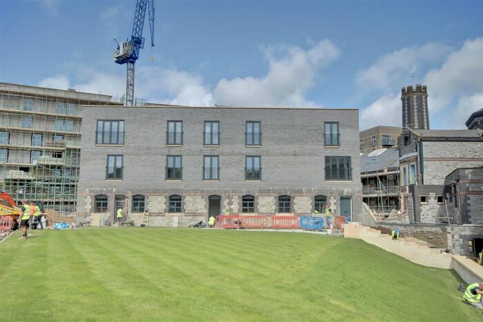 2 Bedroom Flat To Rent In Governors Walk, Portsmouth, PO3