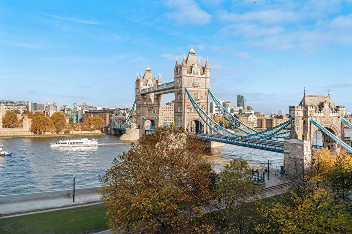 4 Bedroom Flat To Rent In Blenheim House, Duchess Walk, London, United Kingdom, SE1