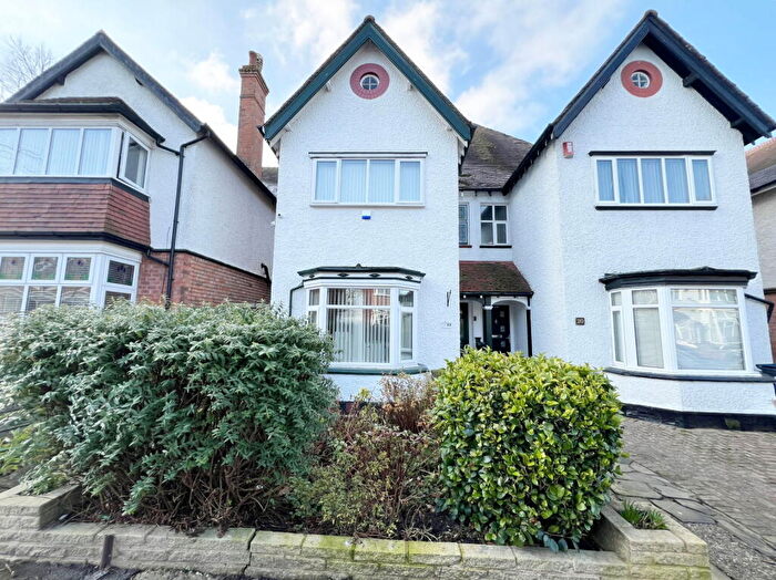 4 Bedroom Semi-Detached House For Sale In Southam Road, Hall Green, B28