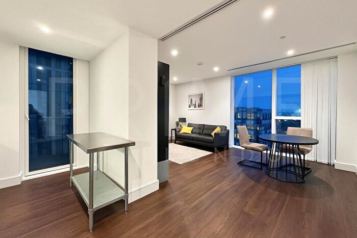 2 Bedroom Apartment To Rent In Maine Tower, Harbour Central, Canary Wharf, E14