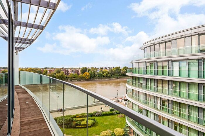 2 Bedroom Flat For Sale In Parr's Way, Hammersmith And Fulham, London, W6