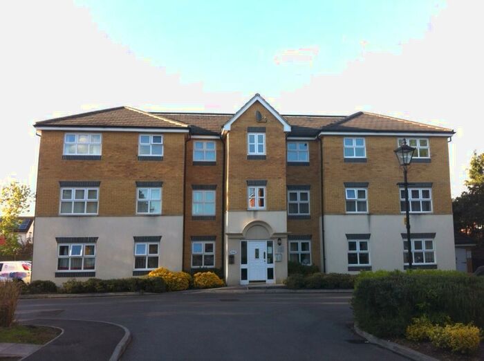 2 Bedroom Apartment To Rent In Newbury, Berkshire, RG14