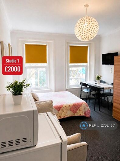 Studio To Rent In Upper St, London, N1