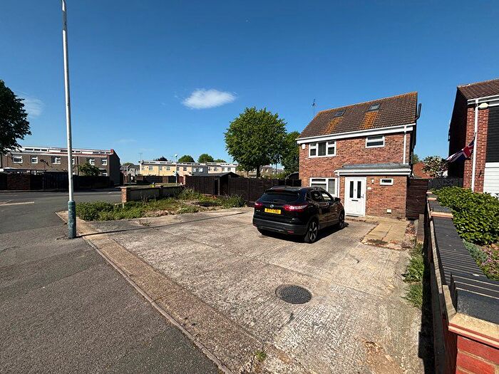 5 Bedroom Detached House To Rent In Neave Crescent, Romford, RM3