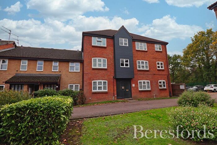 2 Bedroom Apartment For Sale In Redmayne Drive, Chelmsford, CM2