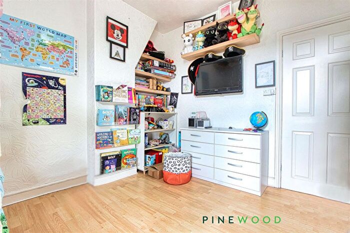 2 Bedroom Terraced House For Sale In Wharf Lane, Chesterfield, Derbyshire, S41