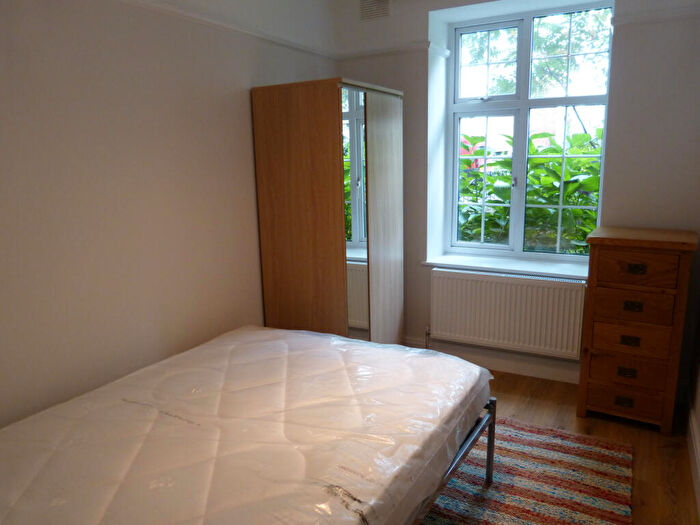 Flat To Rent In Moreland Court, NW2