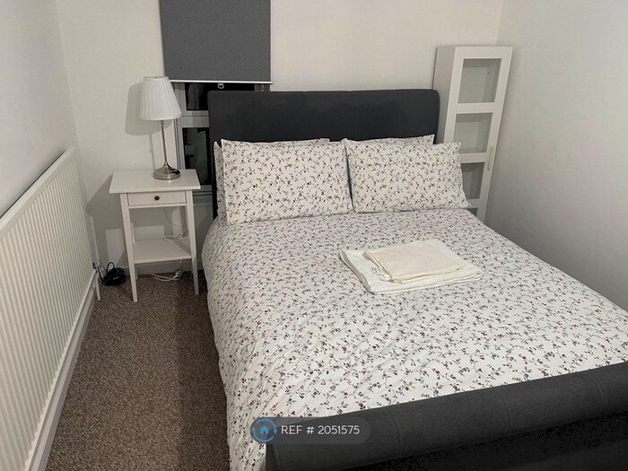 5 Bedroom Semi-Detached House To Rent In Wisley Avenue, Milton Keynes, MK13