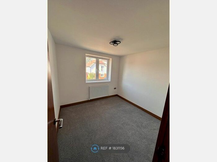 3 Bedroom Flat To Rent In York Road, Camberley, GU15