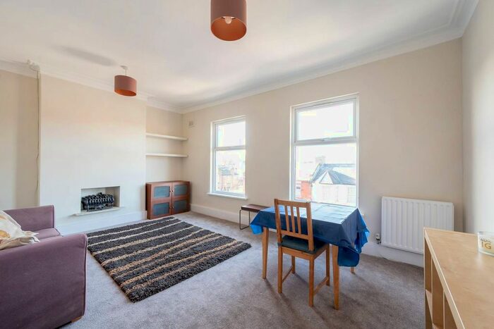 1 Bedroom Flat To Rent In Garratt Lane, Wandsworth, London, SW18